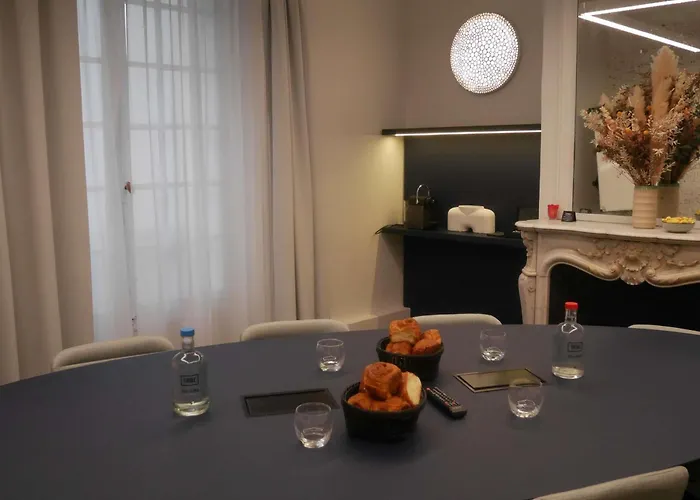Hotel TRIBE Paris Batignolles